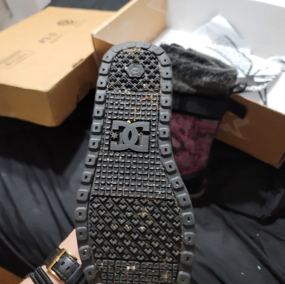 DC shoes size 7 - Picture 4 of 8